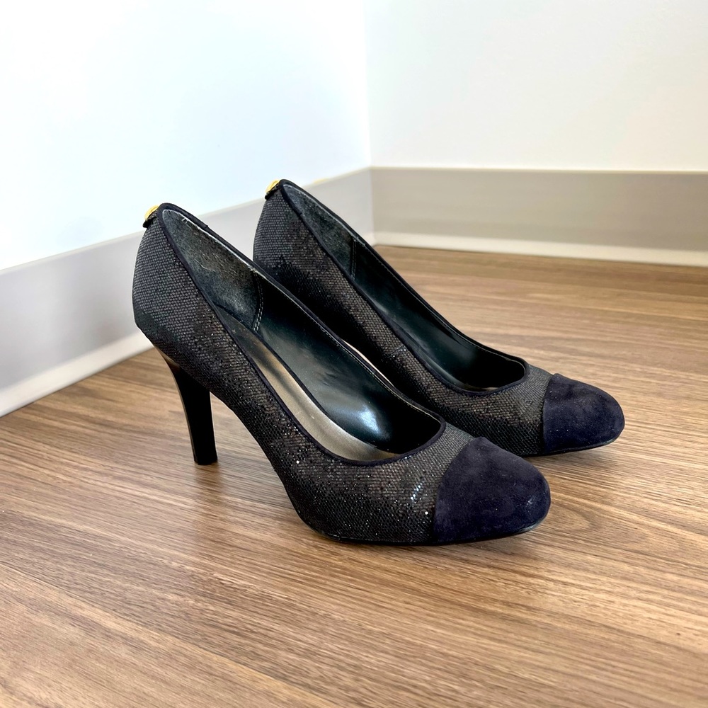 Black Pumps